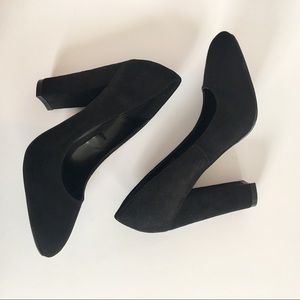 NWOT Forever 21 Chunky Black Faux Suede Heels